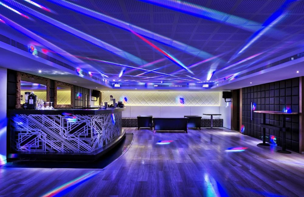 グランド チェンナイ バイ Grt ホテルズ エクステリア 写真 The interior of the nightclub