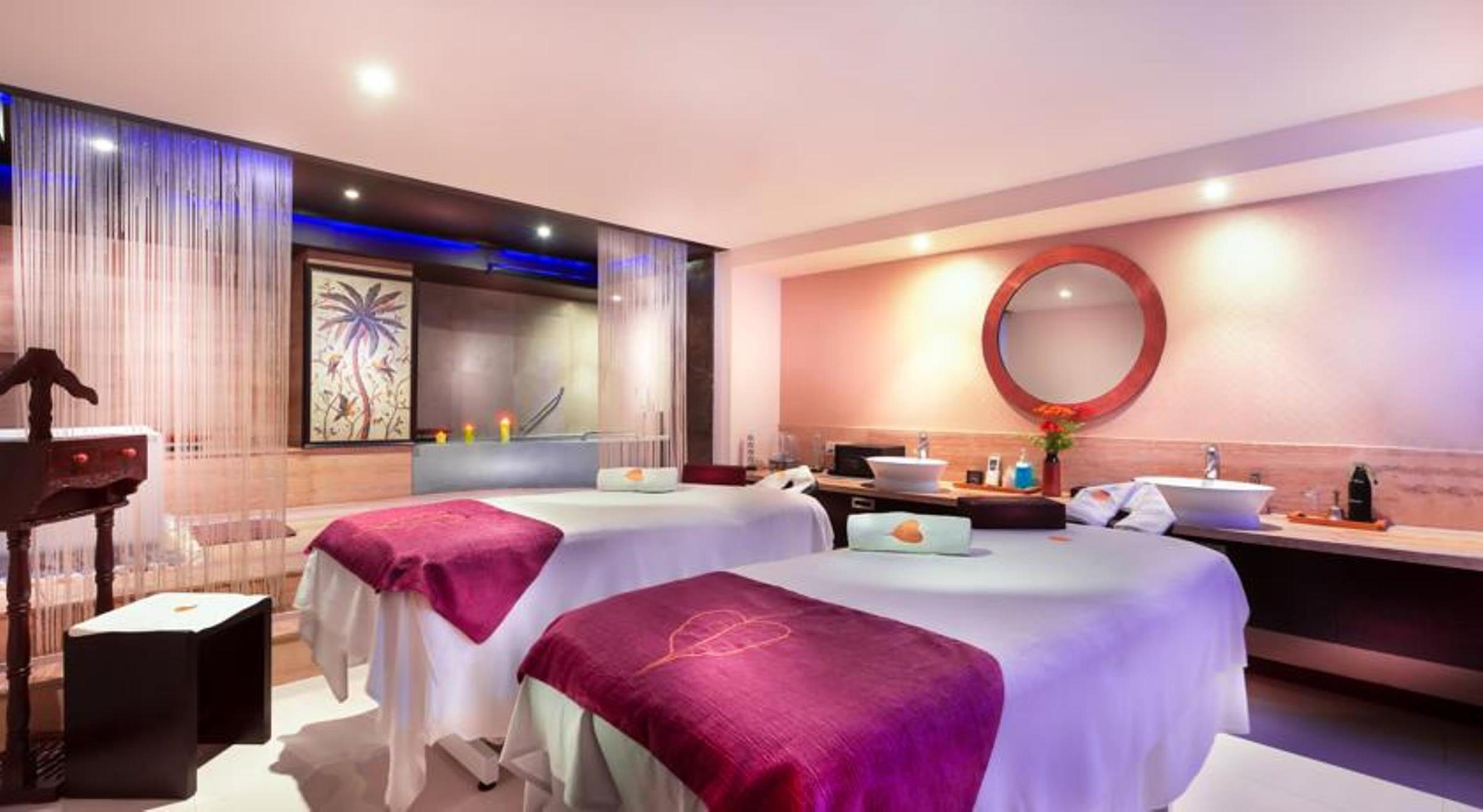 グランド チェンナイ バイ Grt ホテルズ エクステリア 写真 Spa at the Hilton London Heathrow