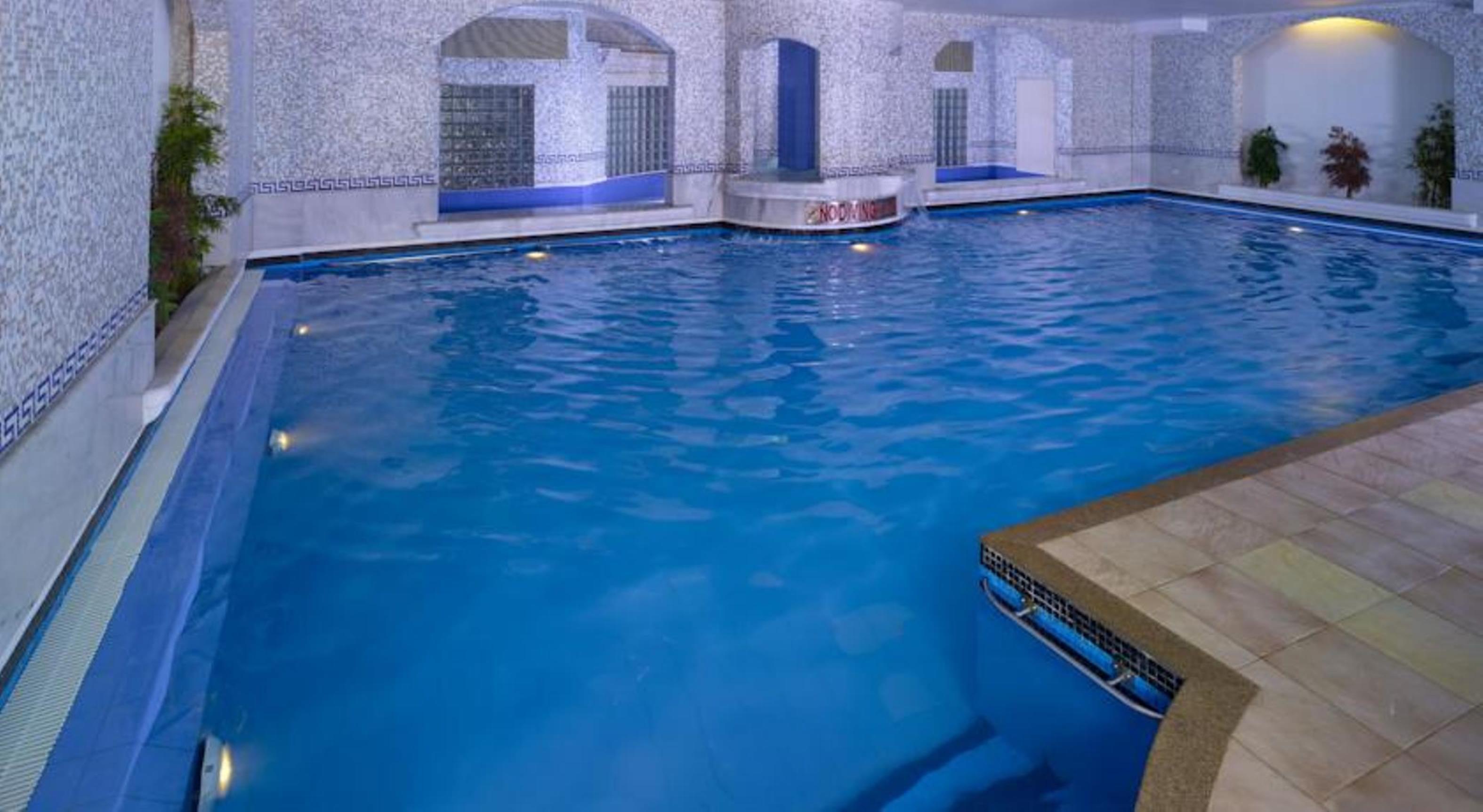 グランド チェンナイ バイ Grt ホテルズ エクステリア 写真 The swimming pool at the hotel