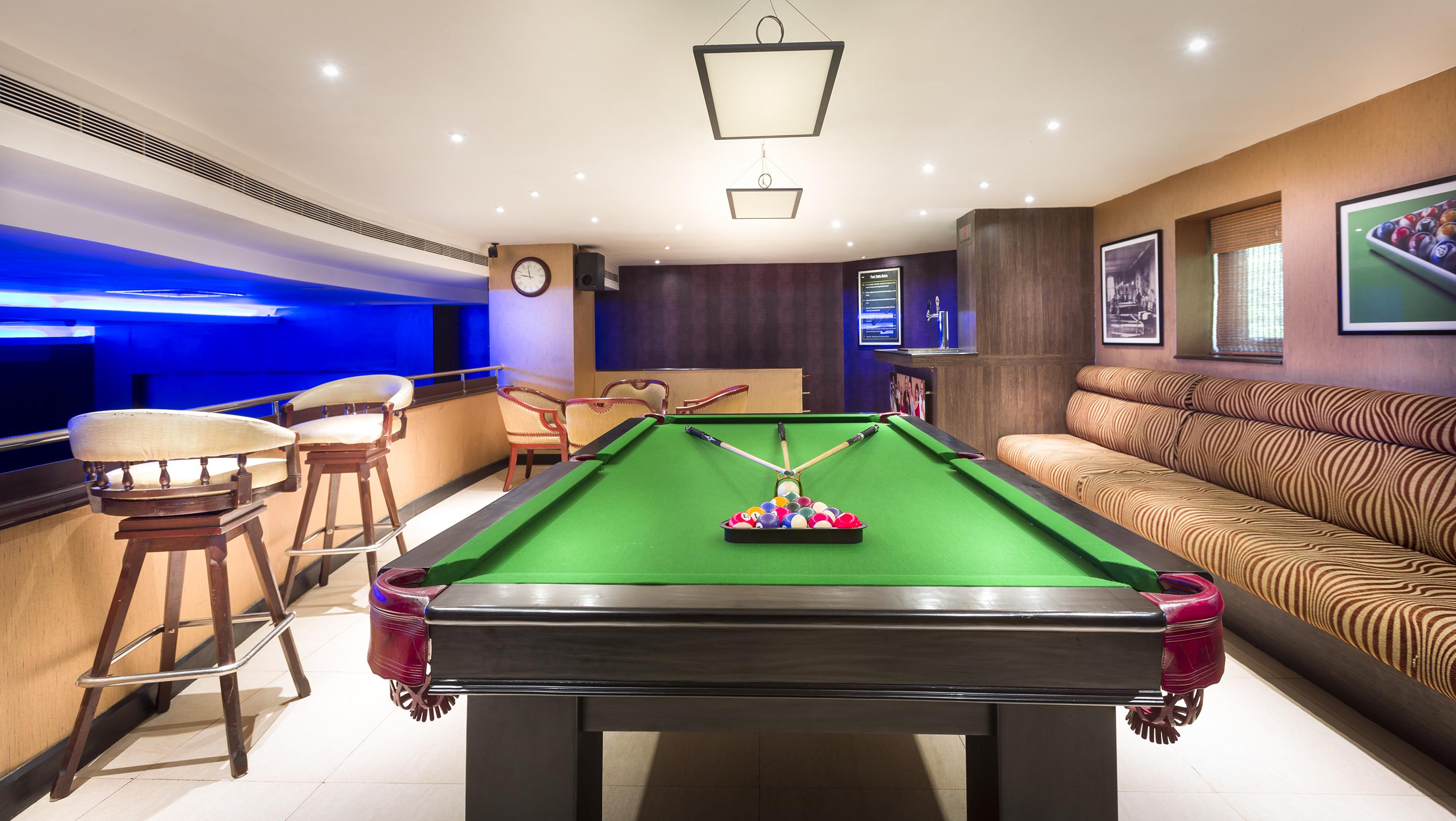 グランド チェンナイ バイ Grt ホテルズ エクステリア 写真 A pool table