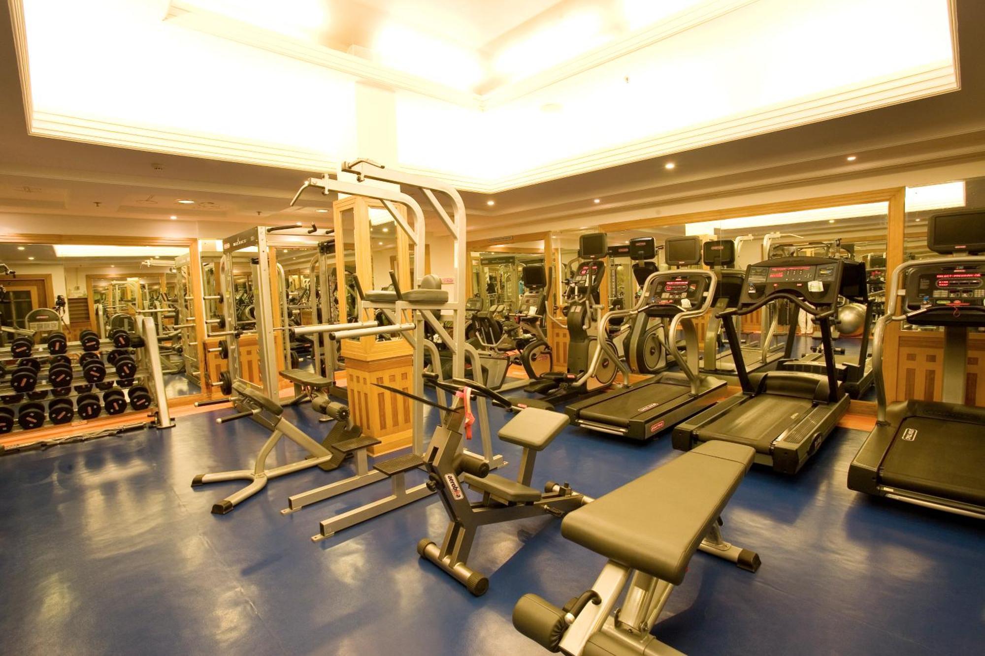 グランド チェンナイ バイ Grt ホテルズ エクステリア 写真 A gym in a hotel